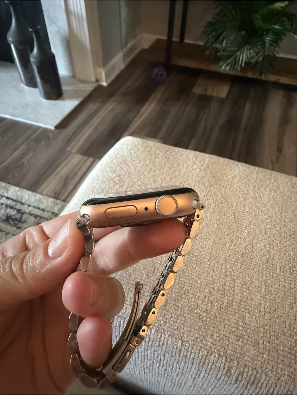 Apple Smartwatch with Gold Metal Link Band - Gold